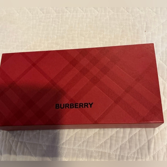 🚨Burberry Star Decor❤️ - Picture 2 of 5